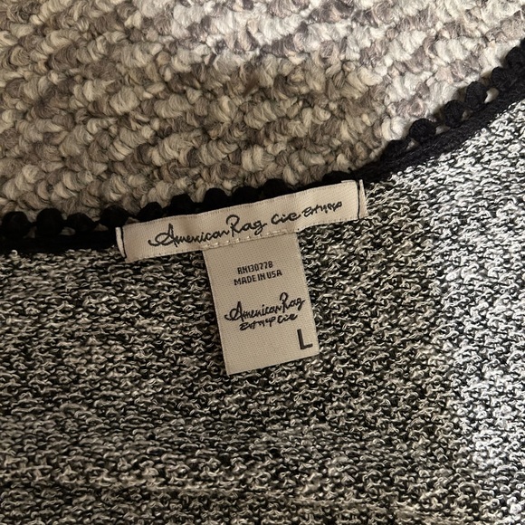 American Rag Shawl - Picture 3 of 3